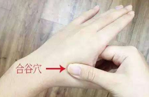總是被胃痛“騷擾”？試試按摩這些穴位緩解，親測有效哦！